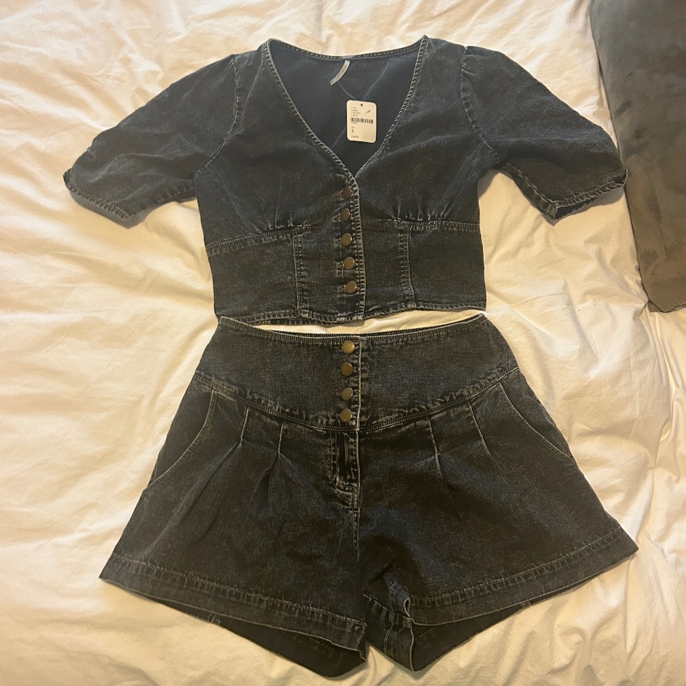 FREE PEOPLE JEAN SHORTS AND TOP SET, SIZE M TOP 4 BOTTOM